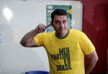Justiça brasileira encontra indícios de desvio de dinheiro no gabinete de Flávio Bolsonaro