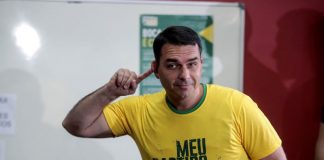 Justiça brasileira encontra indícios de desvio de dinheiro no gabinete de Flávio Bolsonaro
