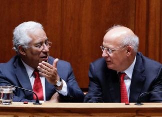 Ministro dos Negócios Estrangeiros admite que “governabilidade está em causa”
