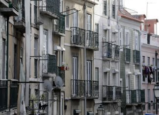 Proprietários exigem “suspensão imediata” das negociações para aumentar IMI