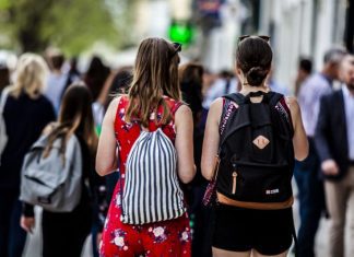 Cartão Interjovem com viagens aéreas interilhas a 21 euros para ida e volta