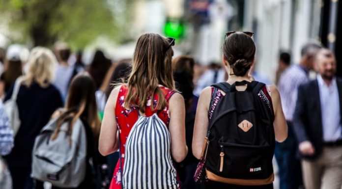Cartão Interjovem com viagens aéreas interilhas a 21 euros para ida e volta
