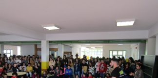 Sabia Que As Garrafas e os Baldes de Plástico Também Dão Música?