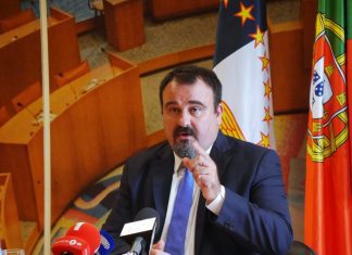 PPM exige que o Presidente do Governo desista da revisão da gestão curricular da educação básica