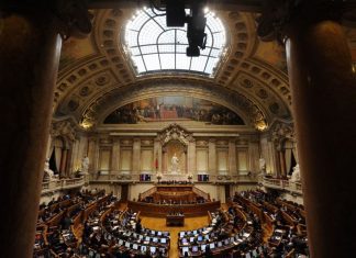 Parlamento chumba contagem total do tempo de serviço dos professores