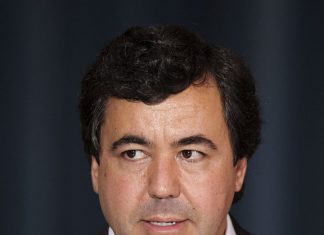 Ex-secretário de Estado Conde Rodrigues condenado a quatro anos de prisão com pena suspensa