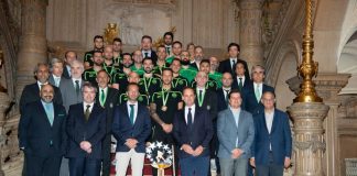 Medina homenageia hóquei do Sporting e diz que o troféu regressa a casa
