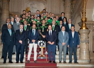 Medina homenageia hóquei do Sporting e diz que o troféu regressa a casa