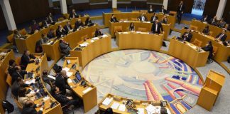 Operação e contas da SATA motivam acesas trocas de palavras no parlamento dos Açores