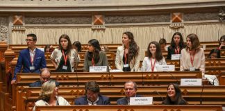 Deputados do PS acompanham estudantes açorianos no Parlamento dos Jovens