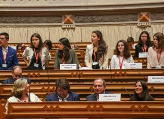 Deputados do PS acompanham estudantes açorianos no Parlamento dos Jovens