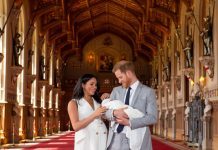 Meghan Markle e príncipe Harry apresentam bebé real