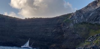 Resgatados alemães de veleiro à deriva que encalha no Faial