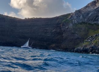 Resgatados alemães de veleiro à deriva que encalha no Faial