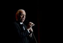 Retrospetiva de carreira de Carlos do Carmo numa coletânea e em 80 músicas