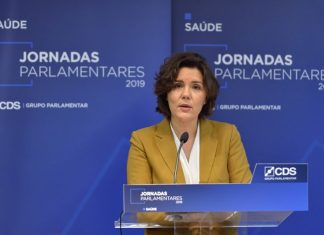 Assunção Cristas assume discurso social para pôr “as pessoas em primeiro lugar”