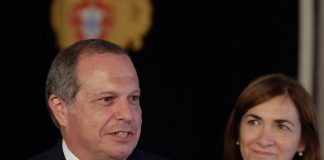 César acusa Marques Mendes de ser um “comerciante político” que publicita “boatos e falsidades”