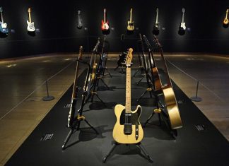 Leilão de guitarras de David Gilmour, dos Pink Floyd, rende 21,5 milhões de dólares