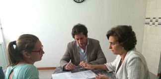 Andreia Cardoso assina contratos para recuperação de habitação degradada com famílias da Ribeira Grande