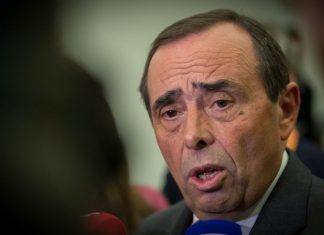 Álvaro Amaro diz que é “absolutamente compatível” ser eurodeputado e arguido