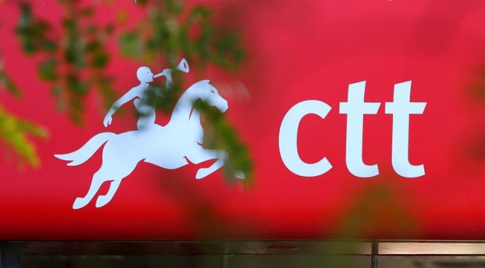 PSD e CDS “são responsáveis pelo encerramento de postos de CTT”