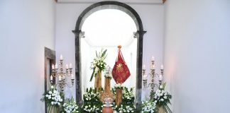 IMPÉRIO DE SÃO PEDRO NA VILA DE ÁGUA DE PAU SERVIU CERCA DE TRÊS MIL SOPAS EM HONRA DO DIVINO ESPÍRITO SANTO
