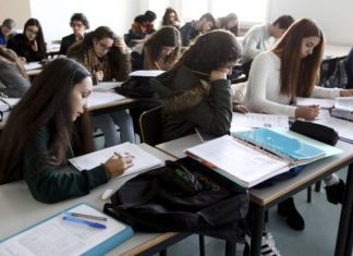 Taxa de abandono escolar precoce desce para número histórico nos Açores, valoriza José Manuel Bolieiro
