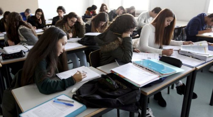 Taxa de abandono escolar precoce desce para número histórico nos Açores, valoriza José Manuel Bolieiro