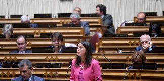 Lara Martinho reforça urgência do cumprimento da medicina do trabalho na Base das Lajes
