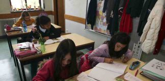 Lei dos manuais escolares gratuitos deve ser aprovada no último plenário da legislatura