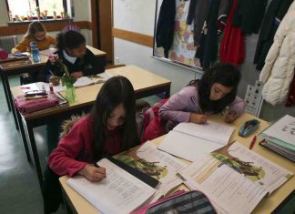 Lei dos manuais escolares gratuitos deve ser aprovada no último plenário da legislatura