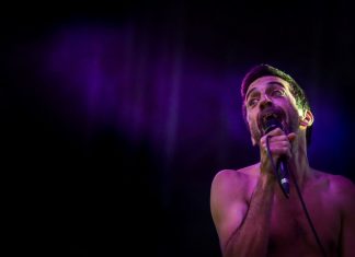 Ornatos Violeta tocam no festival Maré de Agosto
