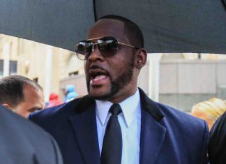 Cantor norte-americano R. Kelly detido após novas acusações de crimes sexuais