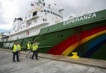 Deputados do PS/Açores visitam “navio de investigação de águas profundas” da Greenpeace que está atracado no Porto da Horta
