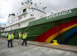 Deputados do PS/Açores visitam “navio de investigação de águas profundas” da Greenpeace que está atracado no Porto da Horta