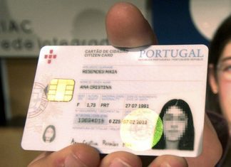 iSimplex: “Já retirámos das filas para tratar do Cartão de Cidadão 30 mil pessoas”, diz ministra