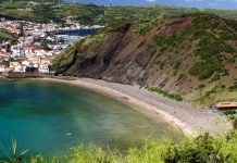 Contaminação por bactérias fecais – Praia de Porto Pim reabriu esta quarta-feira à prática balnear