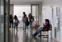 Escolas perderam mais de 400.000 alunos e de 30.000 professores em menos de 10 anos
