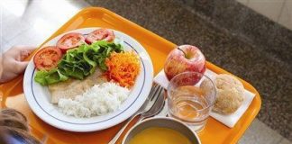 Refeições Escolares – Associação de Pais da EBI da Horta contra privatização da cantina