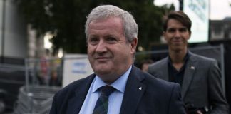 Oposição britânica vai chumbar novamente segunda-feira proposta de eleições antecipadas