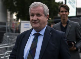 Oposição britânica vai chumbar novamente segunda-feira proposta de eleições antecipadas