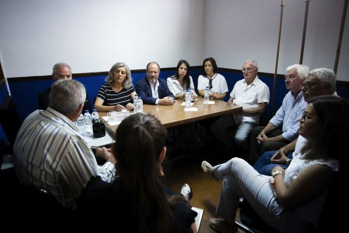 Foto Isabel AR com associação ex combatentes