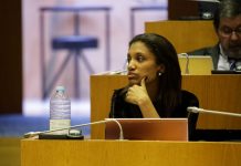 “A senhora secretária não pode fazer tábua rasa dos problemas que afetam os açorianos”