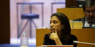 “A senhora secretária não pode fazer tábua rasa dos problemas que afetam os açorianos”