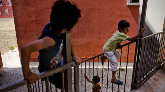 crianças-e-jovens-em-perigo-ou-vítimas-de-abusos-800x445