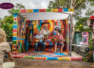 Paragem de autocarro é a nova peça de arte e atração na ilha do Pico