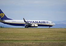 Ryanair chega a acordo com a ANA para manter base mais reduzida em Faro