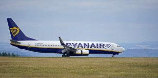 Ryanair chega a acordo com a ANA para manter base mais reduzida em Faro