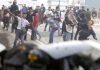 Polícia dispara gás lacrimogéneo contra milhares de estudantes em protesto na Indonésia