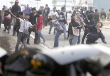 Polícia dispara gás lacrimogéneo contra milhares de estudantes em protesto na Indonésia